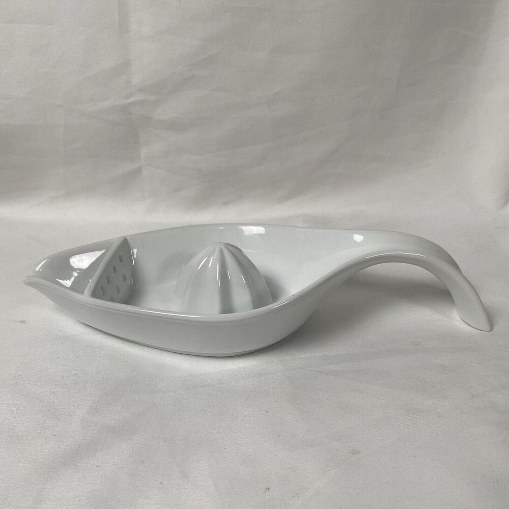 Simple Dining White Ceramic Porcelain Manual Citrus Juicer